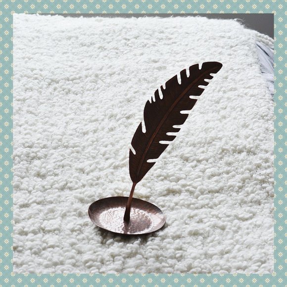 Urban Outfitters Copper Feather Necklace Holder - Picture 1 of 5